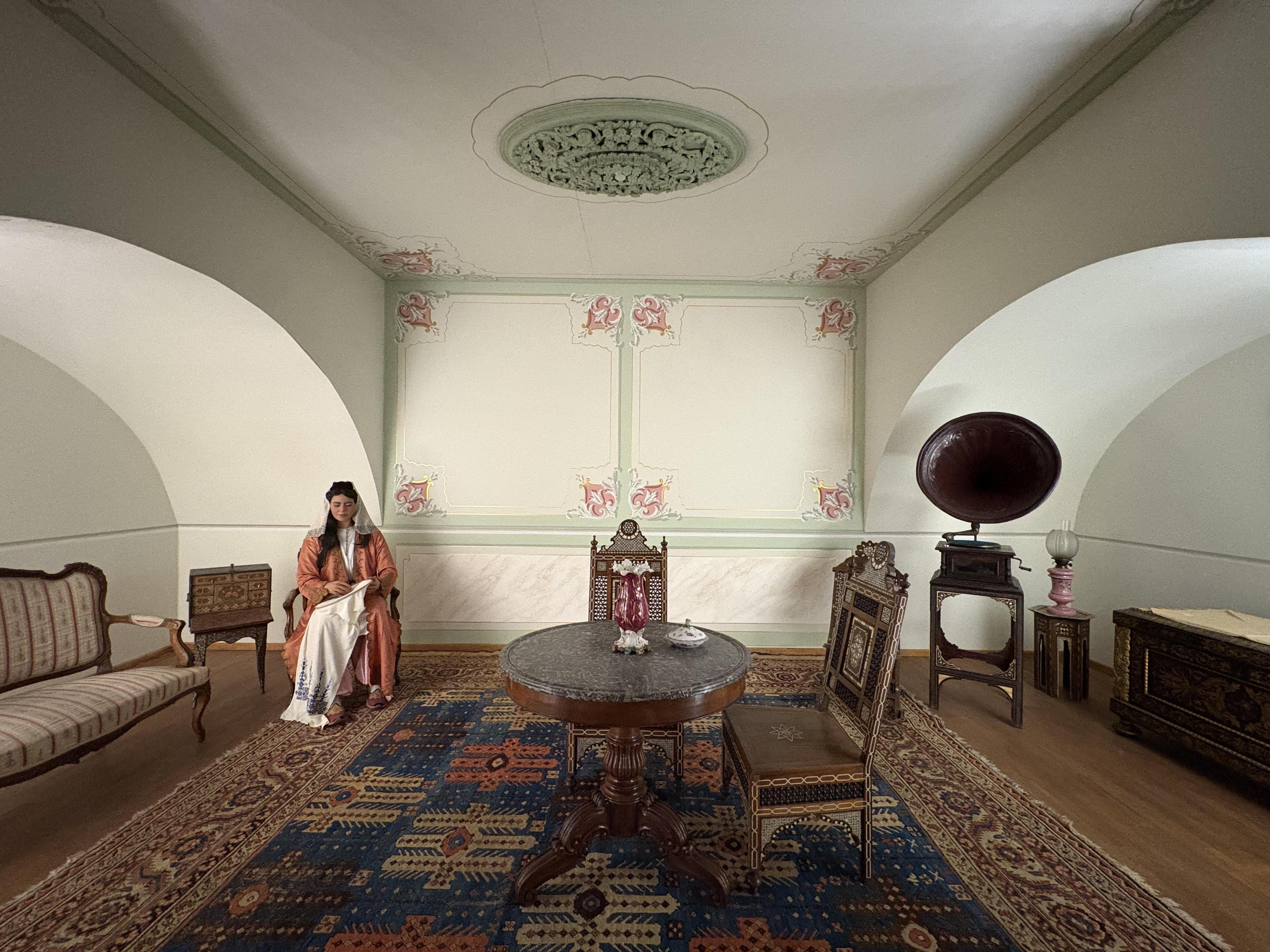 The Mansion Room