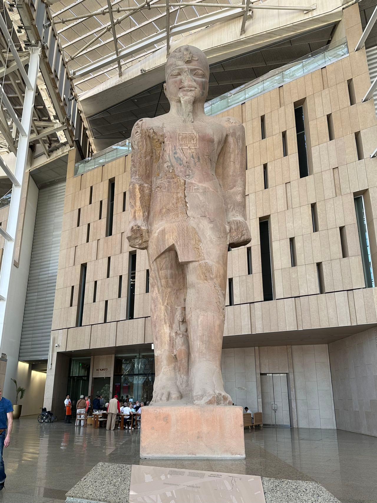 ラメセス2世像（サン・エル・ハガル出土）