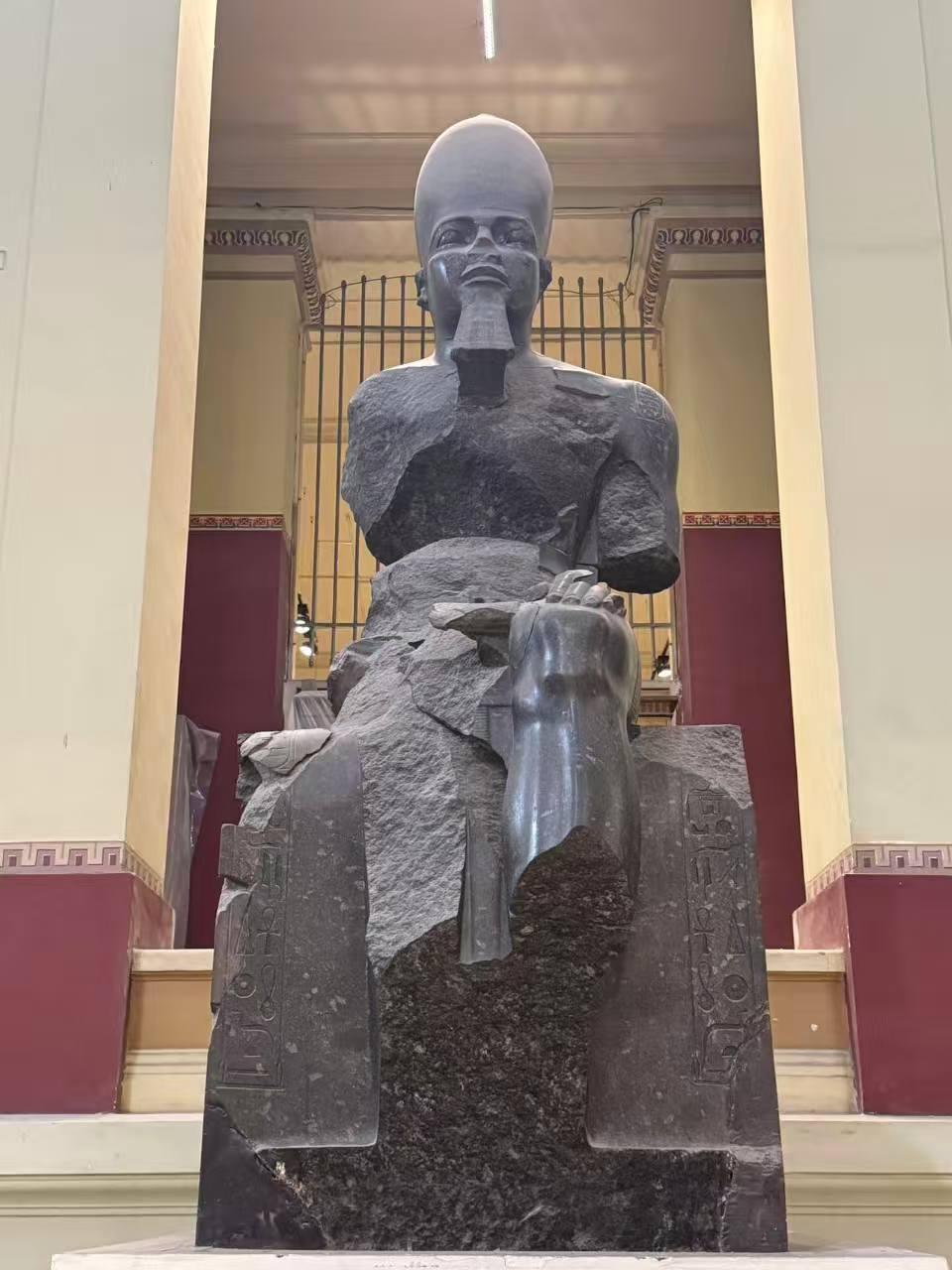 Senusret I'in Devasa Heykeli